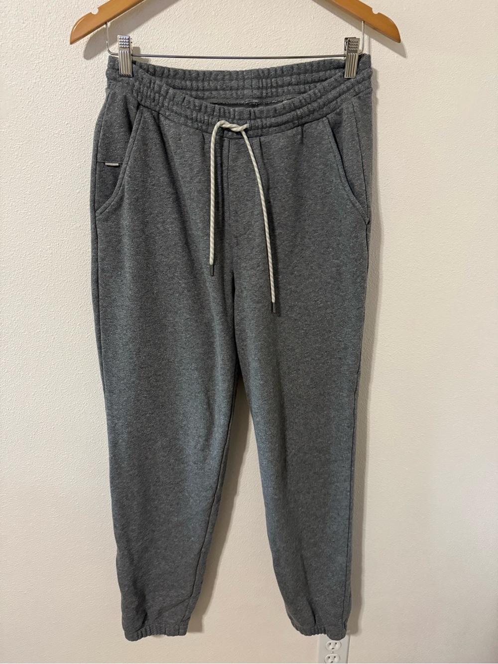 Vuori Seaside Cypress Jogger Gray Drawstring French Terry Pockets Athleisure-M
